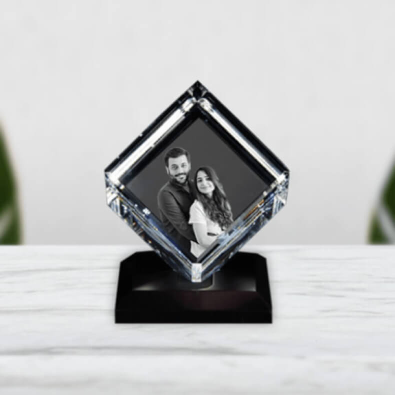 Celebrate Special Moments with a 3D Personalized Crystal Cube Celebrate Special Moments with a 3D Personalized Crystal Cube